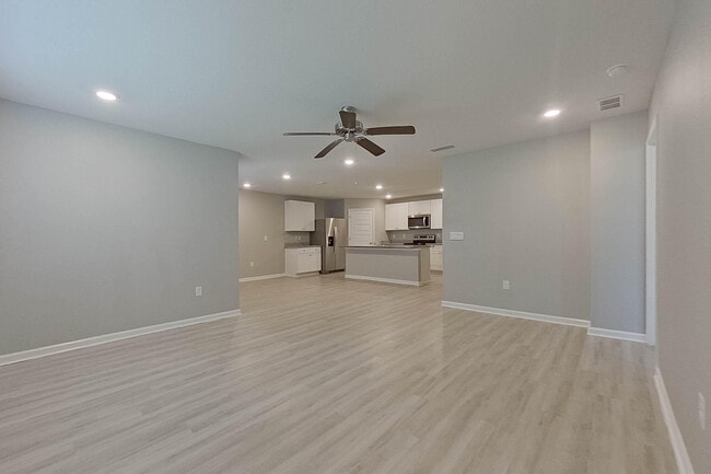 Photo - 128 Swallowtail Ln
