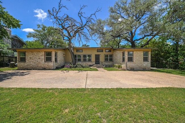 Building Photo - 11800 Tedford St