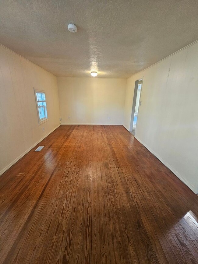 Photo - (2) Bed/(1) Bath in Core Norman Avail NOW! Video Tour!