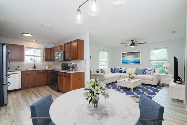 Photo - 1101 Scheidel Ct