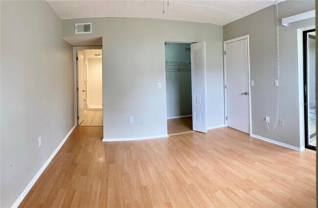 Photo - 211 Meadow Ln
