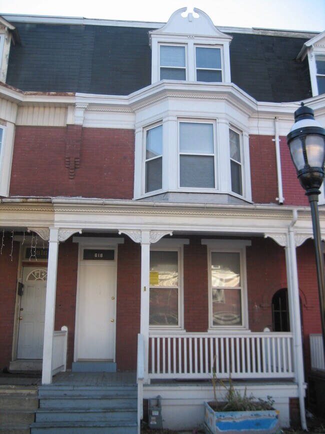 Building Photo - 618 W Princess St