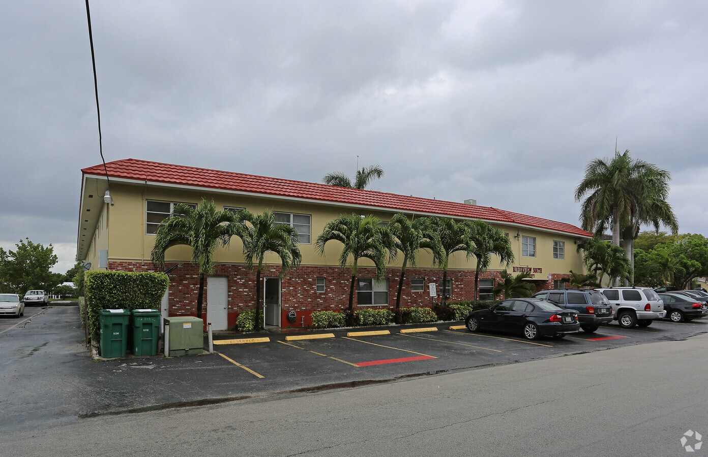 Riverview South Apartments - Riverview South Apartments