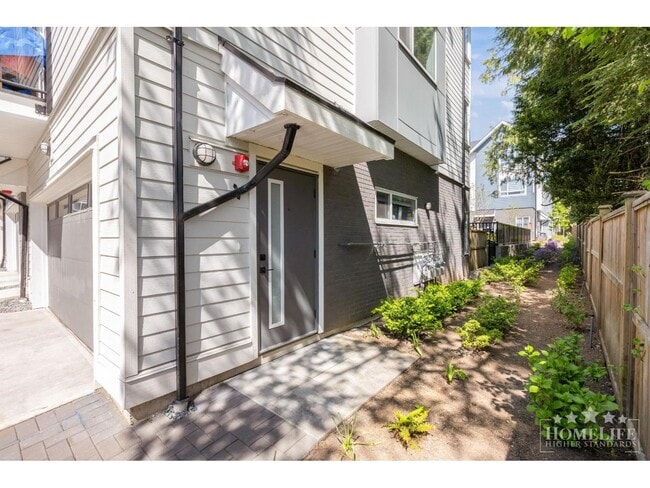 Photo - 20463-20470 70 Ave