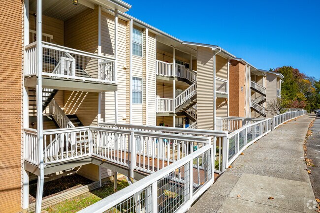 Landmark at Lyncrest Reserve - Landmark at Lyncrest Reserve