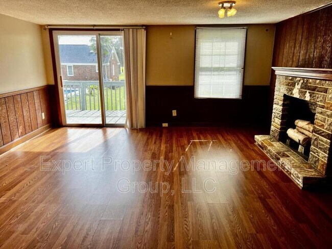 Photo - 103 Winterlochen Dr