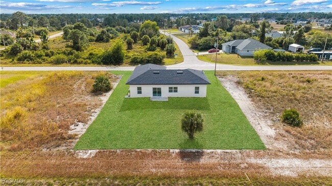 Photo - 837 Colyer St E