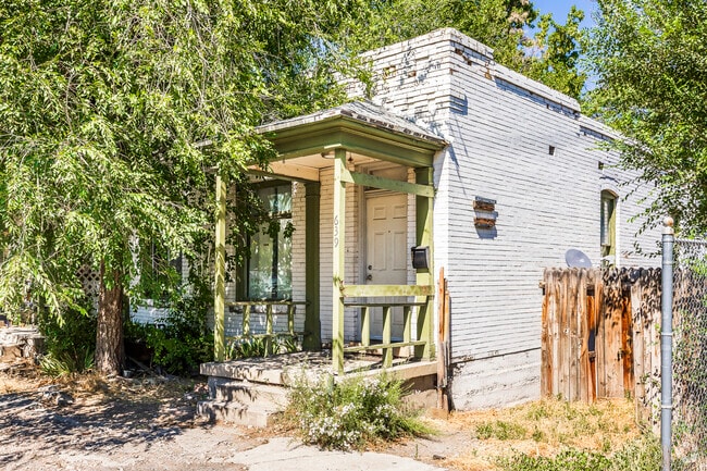 Building Photo - 639 Washington St Rental