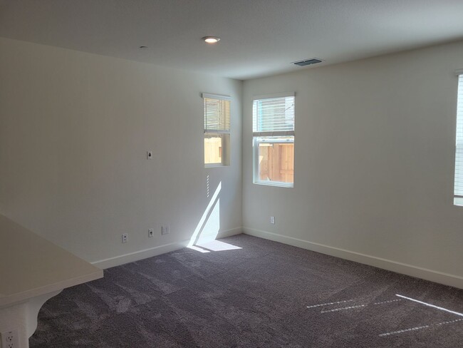 Photo - House:  3 Bedroom / 2.5 Bathroom - Rocklin