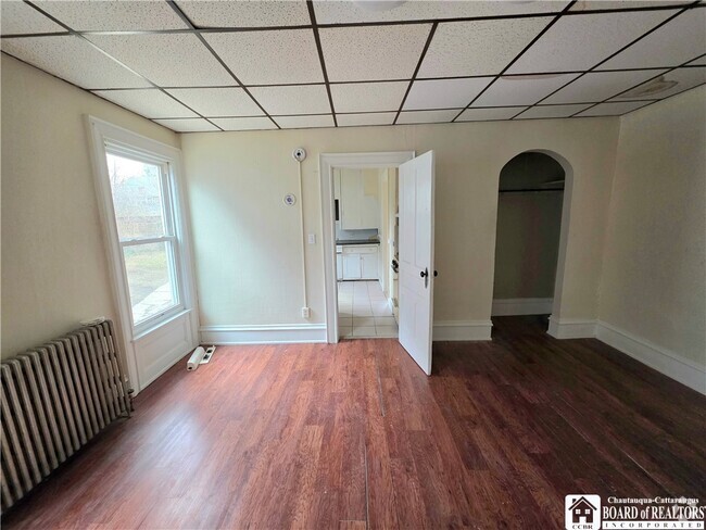 Building Photo - 329 Crossman St Rental