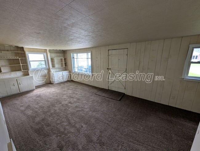 Photo - Quaint 3 Bedroom Home with Garage.