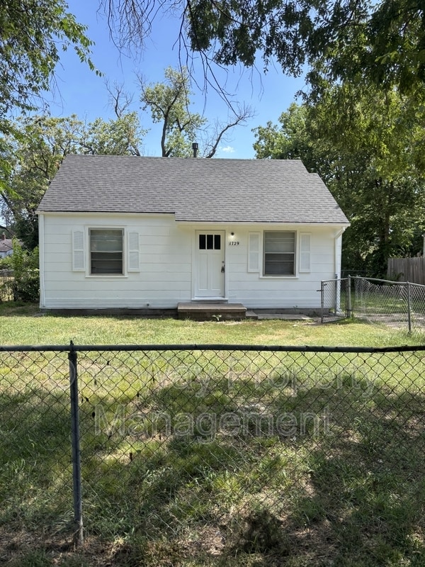 Building Photo - 1729 E Looman St Rental