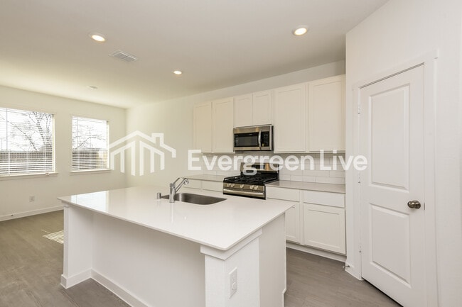 Photo - 1212 Dragon Wy