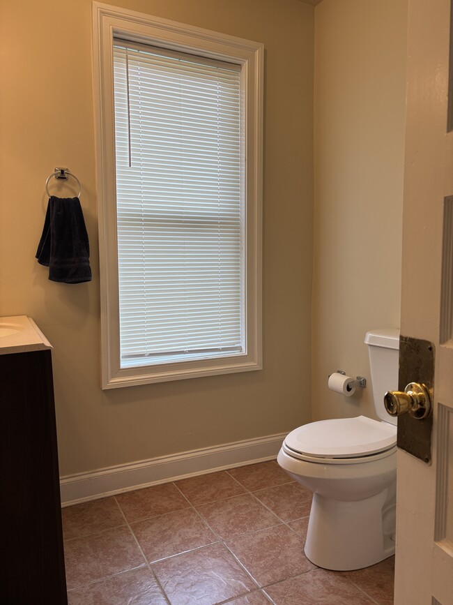 Half bathroom for guests - 1501 N Broom St Unit 1501 N. Broom St.Apt 2
