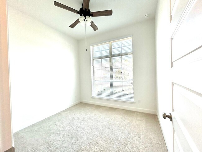 Photo - 211 Sierra Strm Ln