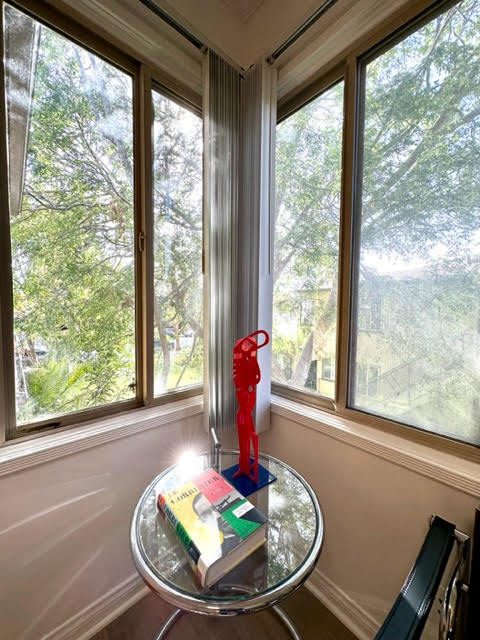 Corner Windows - 2131 Stewart St Unit 2131