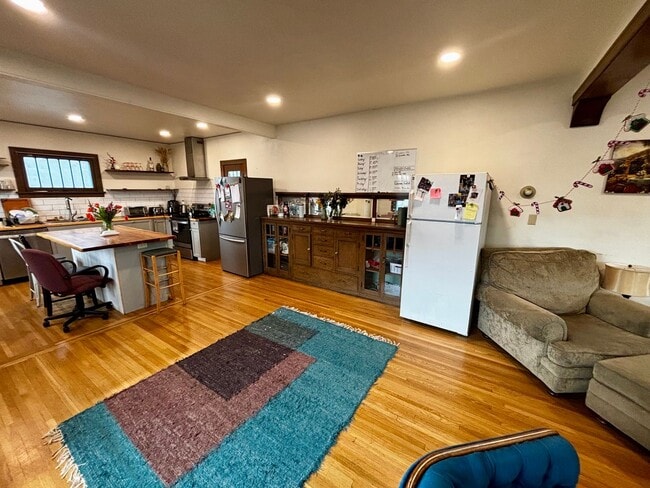 Photo - 202 E 7th St Unit 1