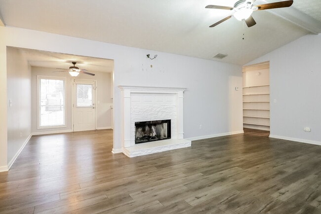 Photo - 335 Cattlemans Cir