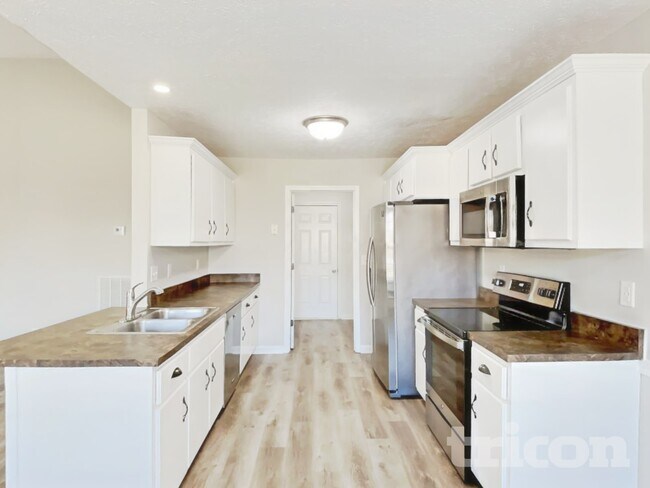 Photo - 141 Buttermere Dr