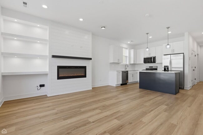 Photo - 4841 S Prairie Ave Unit 3