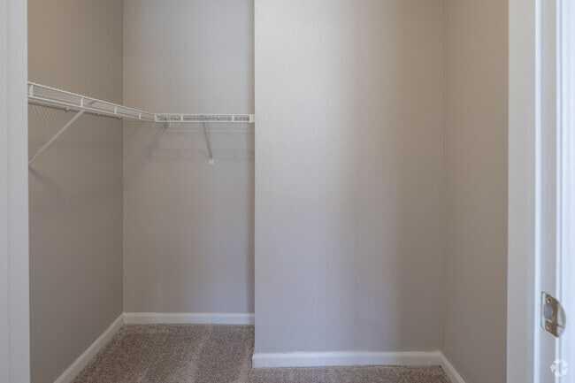 2BR, 1BA - 777SF