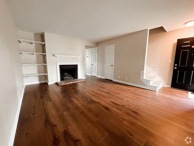 Living Room w/ built-in shelves and fireplace - 5750 Brentwood Trace Rental