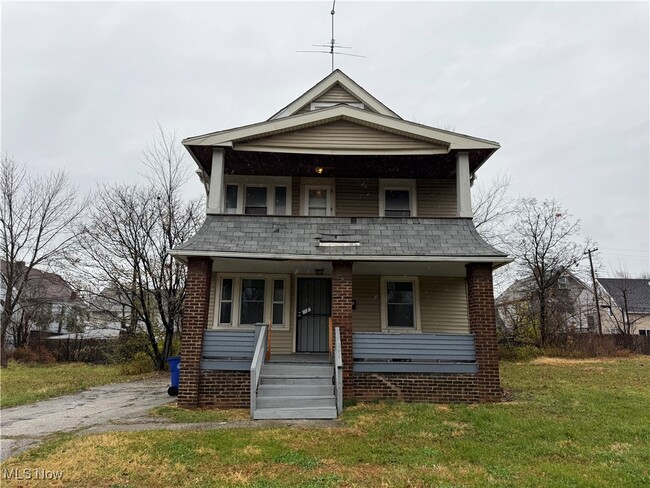 Building Photo - 11205 Notre Dame Ave Unit Up