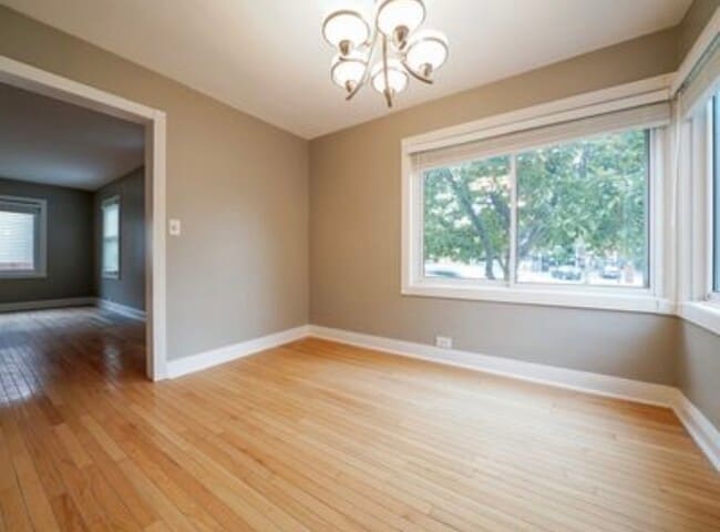 Photo - 936 S Main St