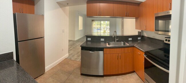 Photo - Enjoy up to 2-Months Free + $75 App Credit Unidad 10132-B2 - New Yorker