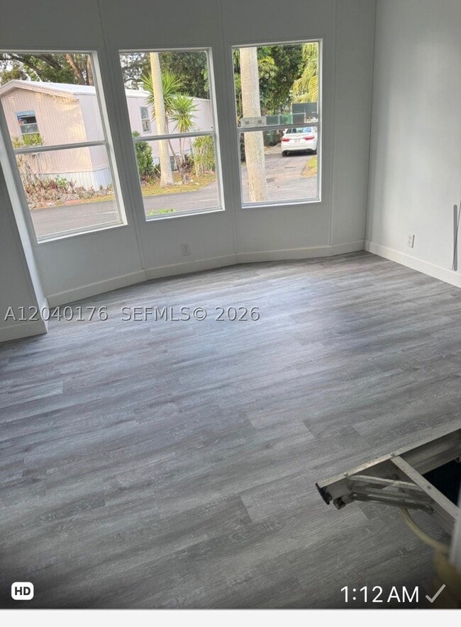 Photo - 100 NE 6th St