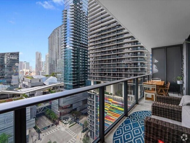 Building Photo - 45 SW 9th St Unit 1510 Rental