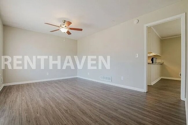 Photo - 209 Avery Ln