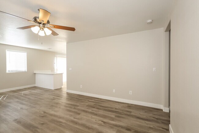 Photo - 523 Roberta Alecia Ave