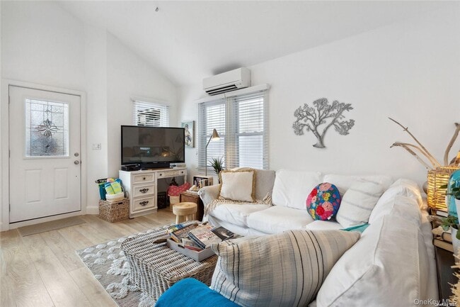 Photo - 26 Illinois Ave