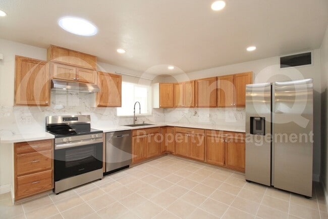 Photo - 935 E Wesleyan Dr