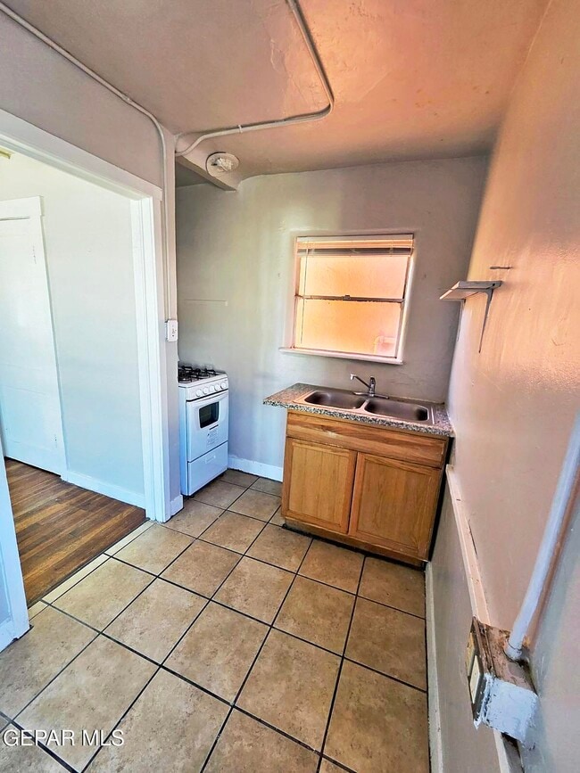 Photo - 1114 N El Paso St Unit 2