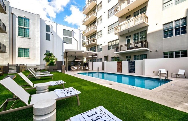 401 NW 1st Ave Unit 404