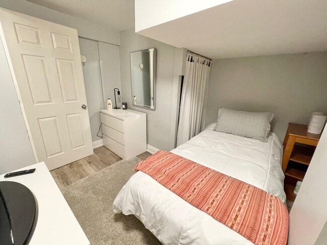 Photo - 19 Reid Ave N