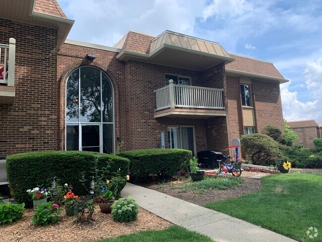 Building Photo - 2422 N Kennicott Dr Unit 2A Rental
