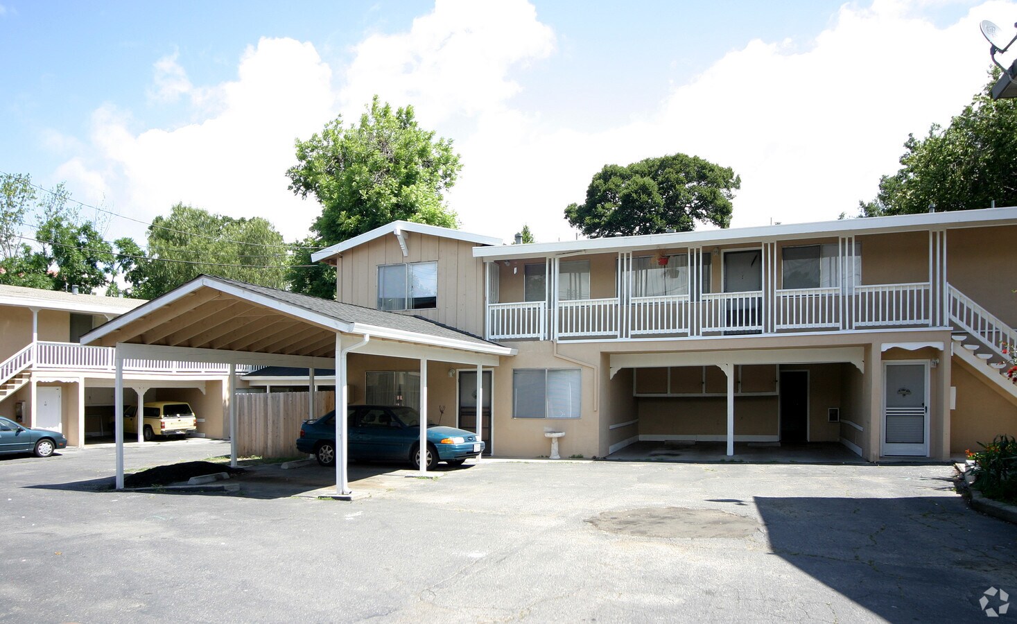 Photo - 845 Robinson St