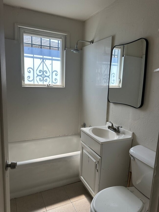 Building Photo - 967 88th Ave Unit 2 Rental