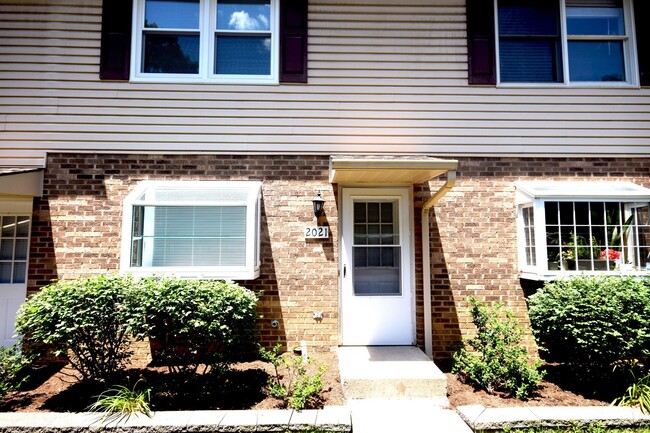 Newly Remodeled 2-Bedroom Townhome on Mary... - Newly Remodeled 2-Bedroom Townhome on Mary...