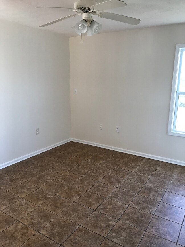 Photo - 674 Union St