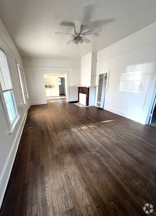 Building Photo - Available Now! 4/2 Walking Distance to CSU... Rental