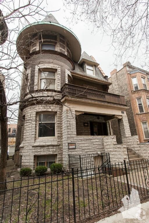 Building Photo - 847 W Wellington Ave Unit G Rental