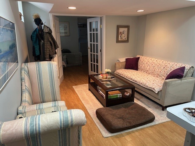 Entrance / living room - 37 Moraine St Unit 37 Moraine St