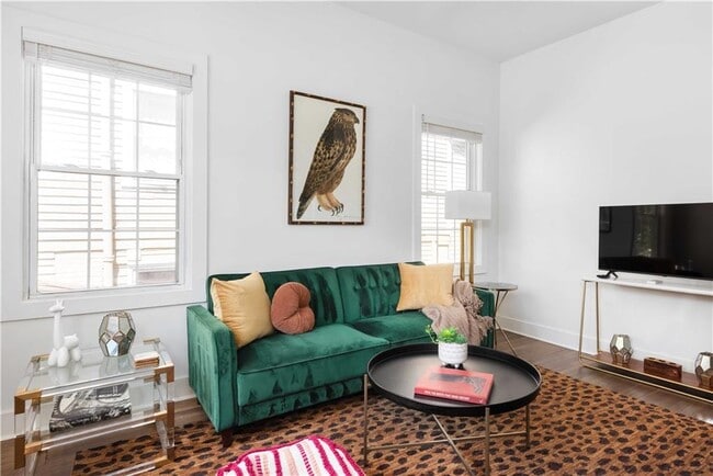 Photo - 538 Winton Terrace NE