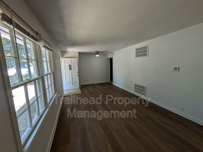 Photo - 10927 Bennington Ave