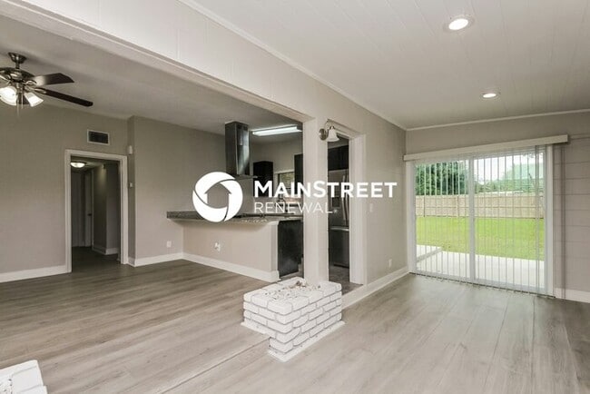 Photo - 4 Bedroom Pet-Friendly Home in ORLANDO, FL with Main Street Renewal