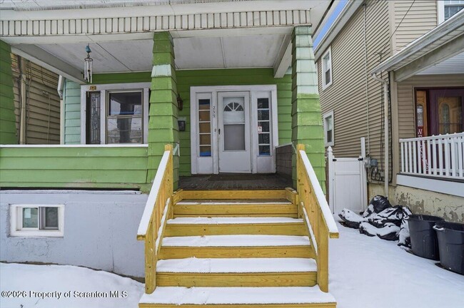 Photo - 239 Division St